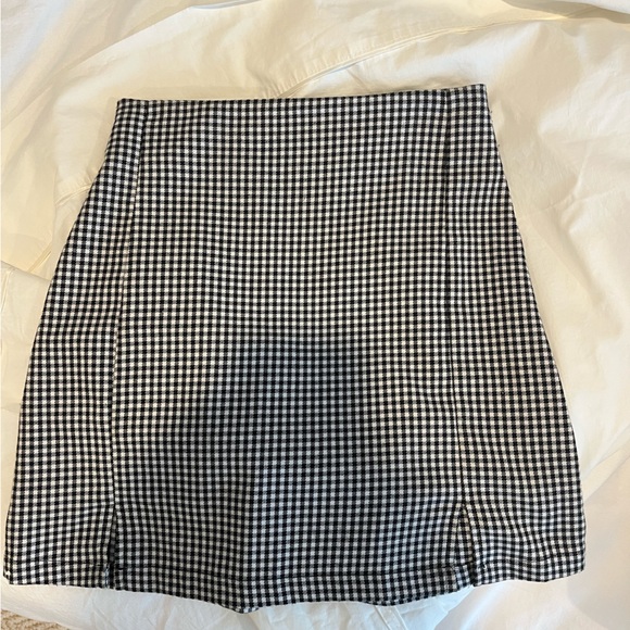 Brandy Melville Skirt - Picture 2 of 2
